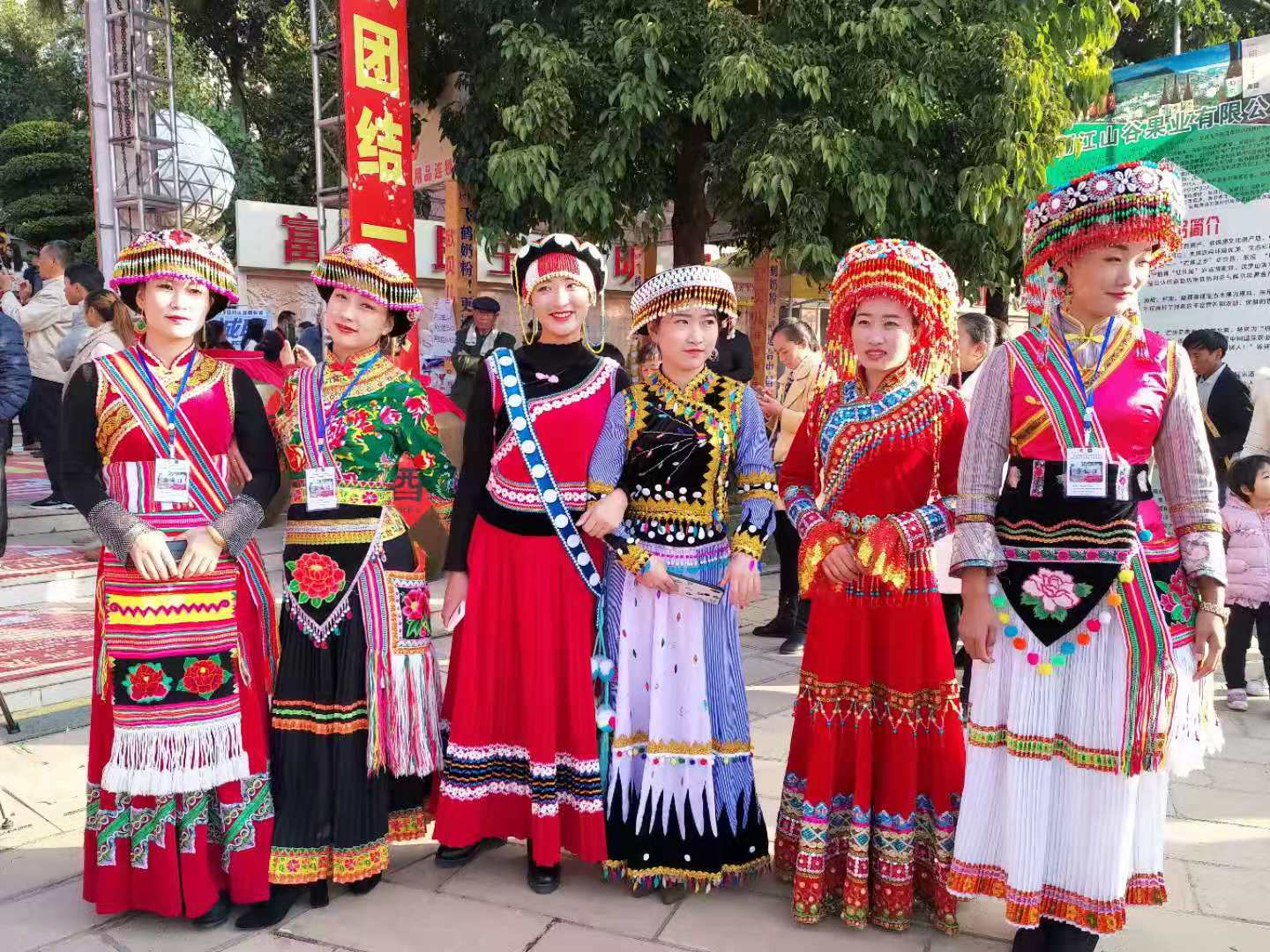苗族舞蹈演出服少数民族特色表演服壮族彝族土家族六一儿童合唱服-阿里巴巴
