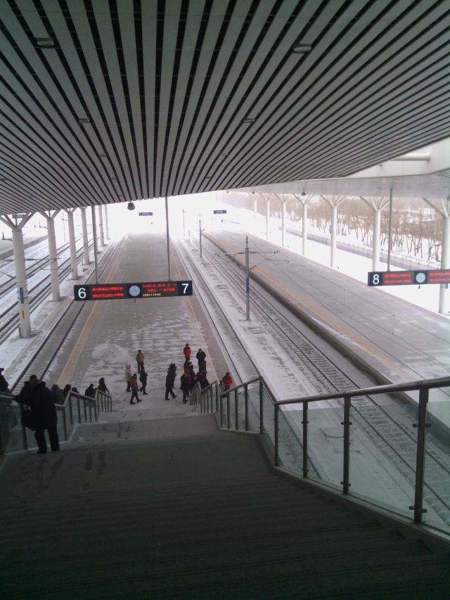 长春站站台图片