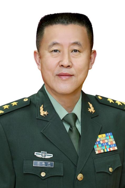 男,汉族,1957年3月出生,湖南省石门县人,中将军衔