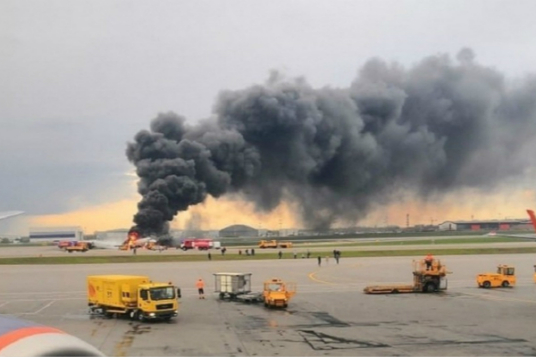 5·5俄罗斯客机火灾事故